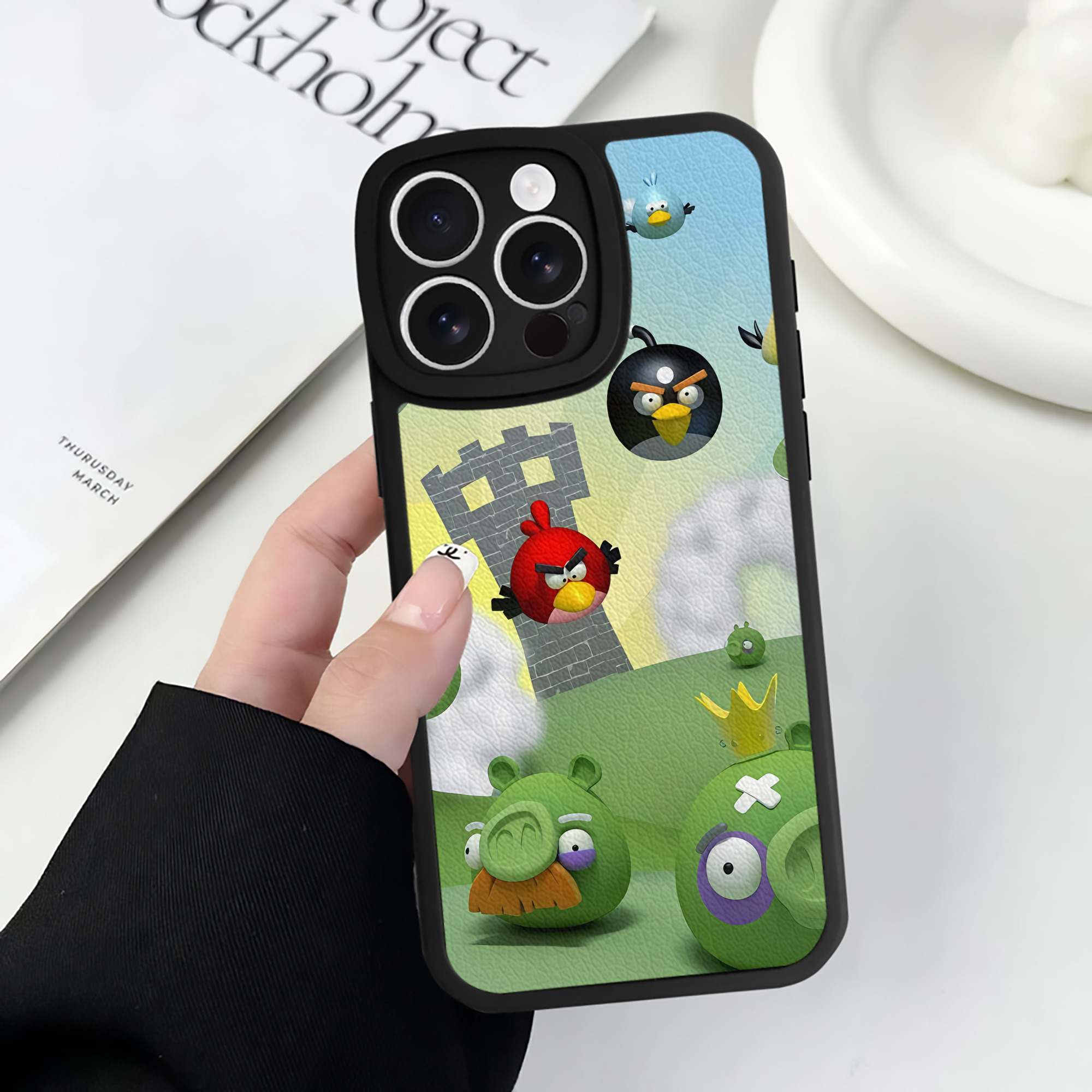 （画像用） Angry Birds アングリーバード 【iPhone 16シリーズ対応】シリコンスマホケース（レザー調） 材質：シリコン